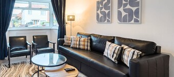 Spacious Home, Groups & Contractors | FREE Parking