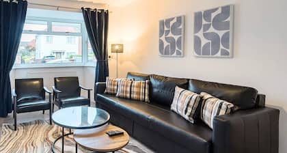 Spacious Home, Groups & Contractors | FREE Parking