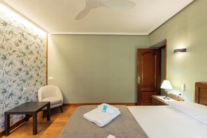 4 Schlafzimmer, Bügeleisen/Bügelbrett, WLAN, Bettwäsche