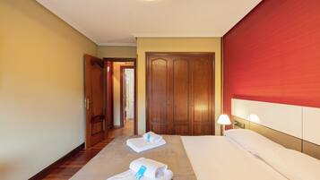 4 slaapkamers, een strijkplank/strijkijzer, wifi, beddengoed