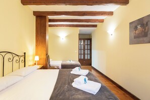 2 bedrooms, WiFi, bed sheets