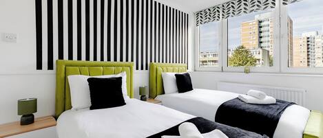 3 habitaciones, tabla de planchar con plancha, wifi y ropa de cama