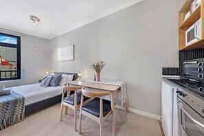 冷蔵庫、電子レンジ、コンロ、トースター