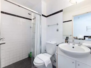 Bathroom - Comfy Studio Close to Central, USYD & UTS (Chippendale)