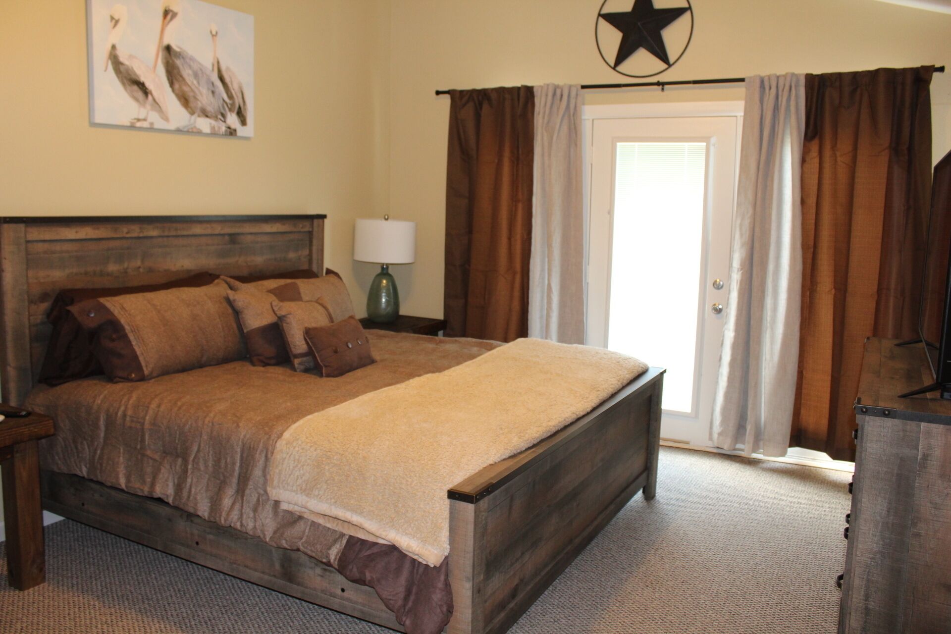 4 bedrooms, WiFi, bed sheets