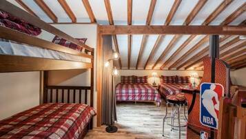 3 bedrooms, desk, travel crib, free WiFi