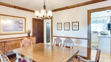 House (3 Bedrooms) | Interior