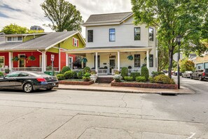 Exterior - Walk to Top Attractions: Chic Home in Charlotte! (Charlotte)