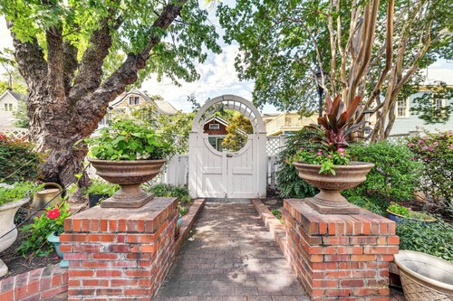 Walk to Top Attractions: Chic Home in Charlotte!