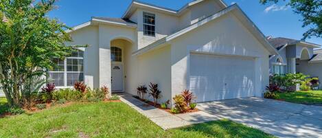 House (5 Bedrooms) | Front of property