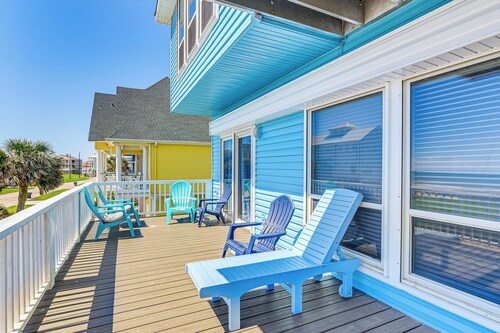 Walk to Beach: Home w/ 2 Decks in Galveston!