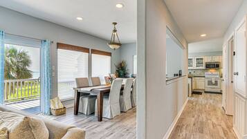 ํ์ฐ์ค (3 Bedrooms) | ๋ด๋ถ