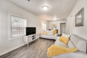 House (3 Bedrooms) | Front of property
