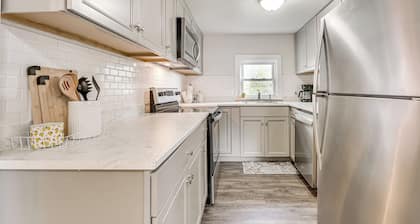 Walk to Dtwn Branson: Pet-friendly Home!