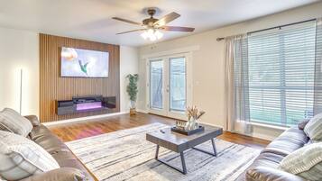 Apartment (3 Bedrooms) | Living area | TV, fireplace