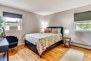 House (4 Bedrooms) | Interior - Family Home Close to Warwick, 5 Mi to Lake! (Monroe)