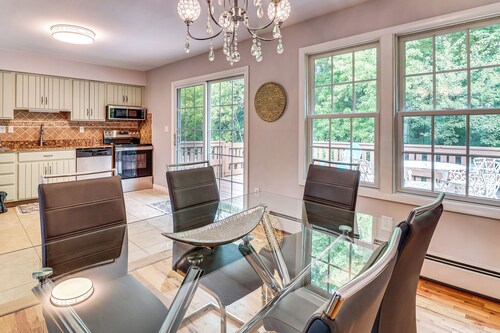 Family Home Close to Warwick, 5 Mi to Lake!