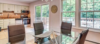 Family Home Close to Warwick, 5 Mi to Lake!