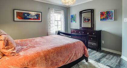 Walk to Beach, Fenced Patio: Bay St Louis Getaway!