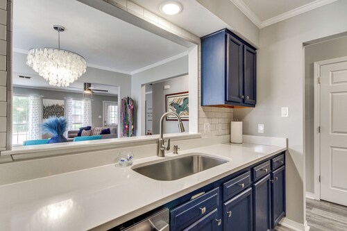 Walk to Beach, Fenced Patio: Bay St Louis Getaway!