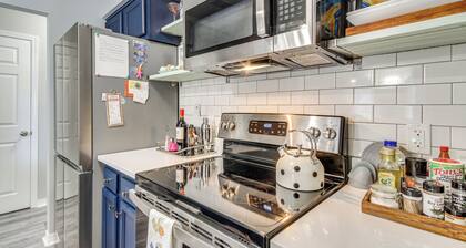 Walk to Beach, Fenced Patio: Bay St Louis Getaway!