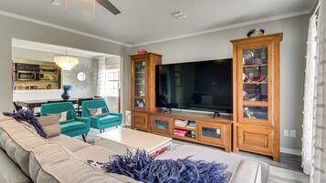 Apartment (3 Bedrooms) | Front of property