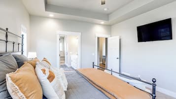House (5 Bedrooms) | Interior