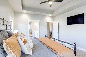 House (5 Bedrooms) | Interior