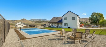 1 Mi to Pools: Chic Lava Hot Springs Home