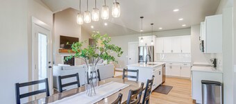 1 Mi to Pools: Chic Lava Hot Springs Home