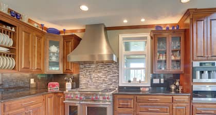 Fish, Swim & More: Lakefront Alabaster Home