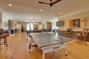 House (5 Bedrooms) | Interior