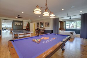 House (5 Bedrooms) | Interior - Fish, Swim & More: Lakefront Alabaster Home (Alabaster)
