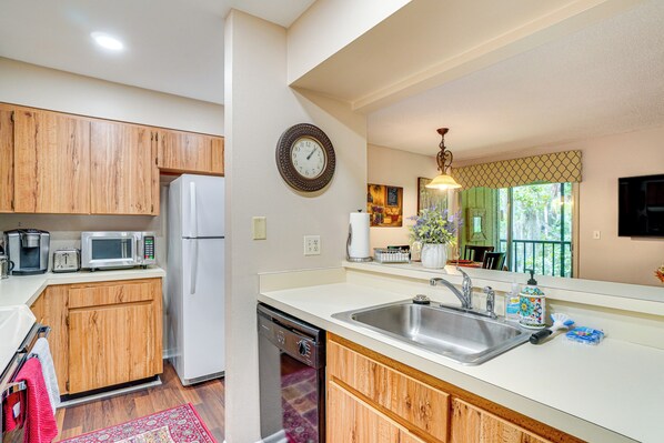 Apartment (2 Bedrooms) | Interior - Condo w/ Pool & Beach Access Near Theme Park (Deltona)