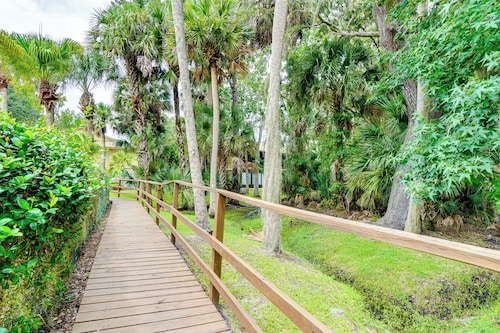 Condo w/ Pool & Beach Access Near Theme Park