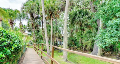 Condo w/ Pool & Beach Access Near Theme Park