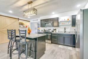 House (3 Bedrooms) | Interior