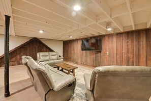 House (5 Bedrooms) | Interior