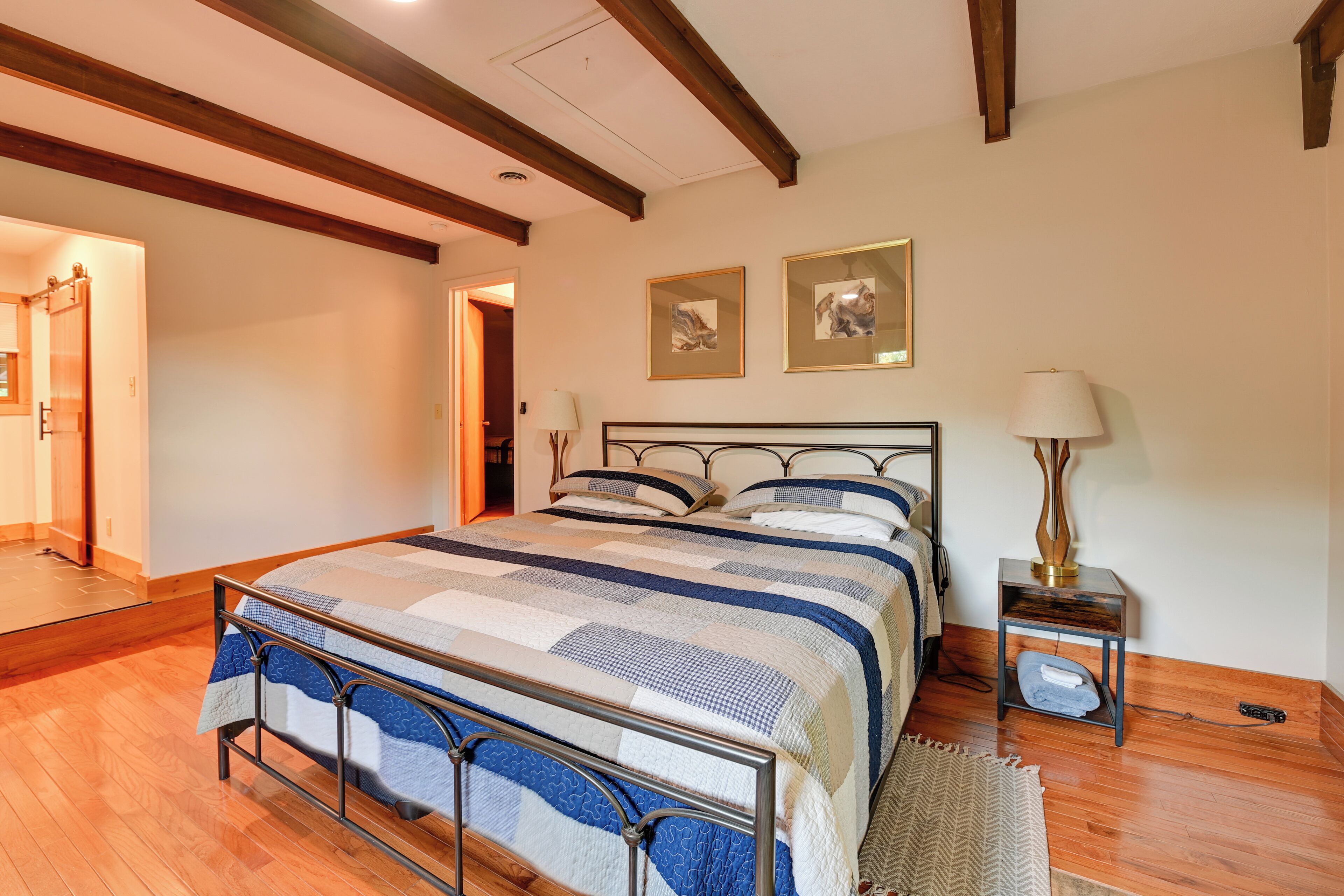 House (5 Bedrooms) | Interior