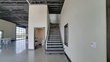 House (6 Bedrooms) | Interior