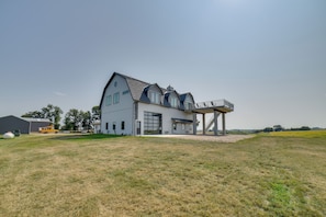 House (6 Bedrooms) | Interior