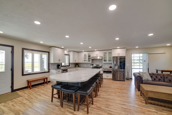 House (6 Bedrooms) | Interior