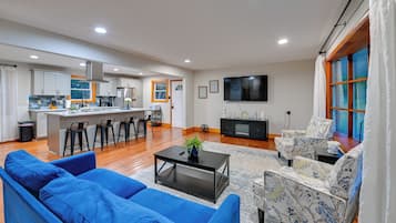 House (3 Bedrooms) | Interior