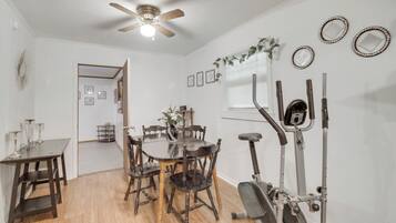 House (4 Bedrooms) | Interior