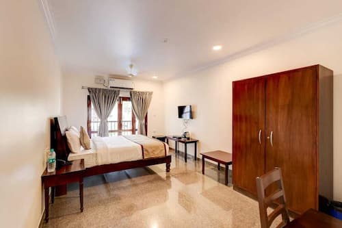 Economy Suite, Bathtub, Pool View | Free WiFi