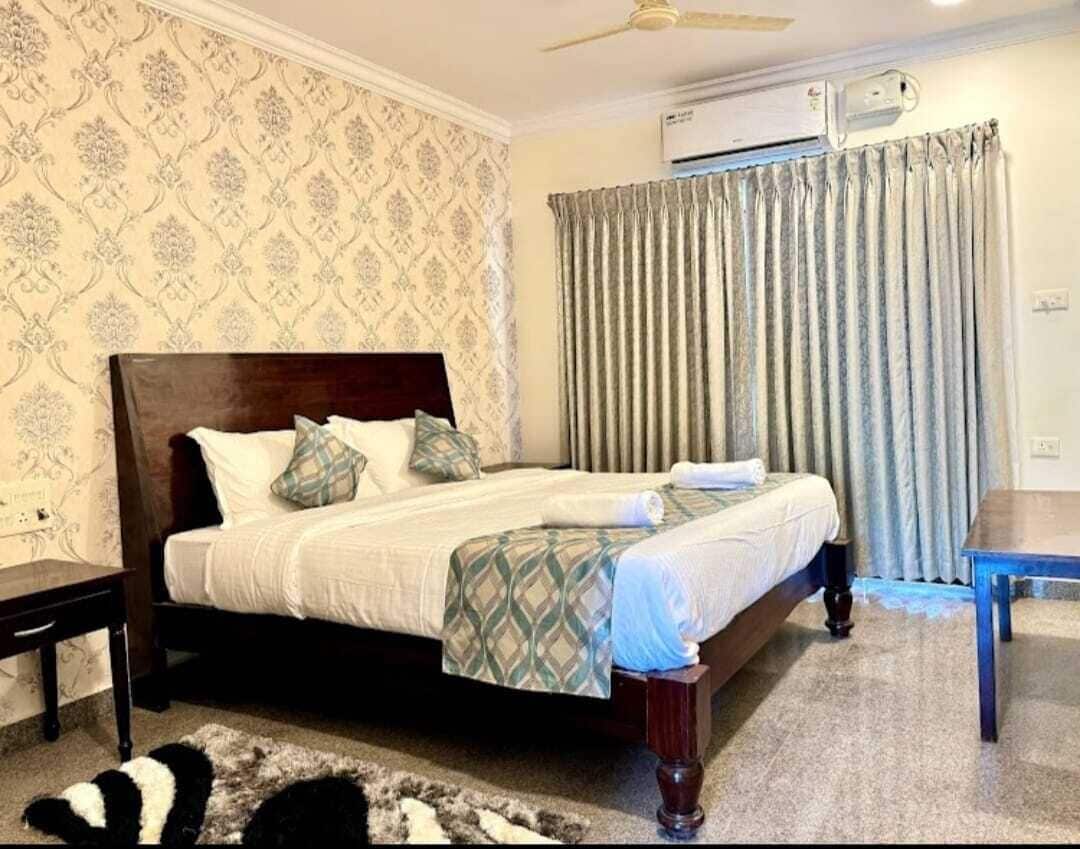 32-英寸液晶电视（配备有线频道）