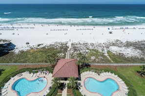 On the beach - Beachfront 2br/2ba condo on the 10th floor with free beach chairs included! (Panama City Beach)