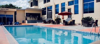 De City Hotel and Resort 