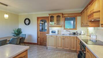 Dishwasher, cookware/dishes/utensils