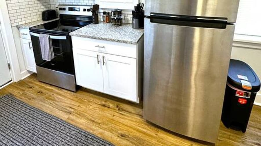 Modern Cozy Unit With King Bed